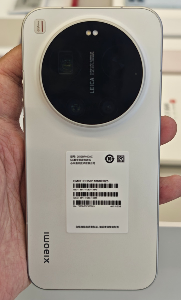 Xiaomi titanium chassis and curved display